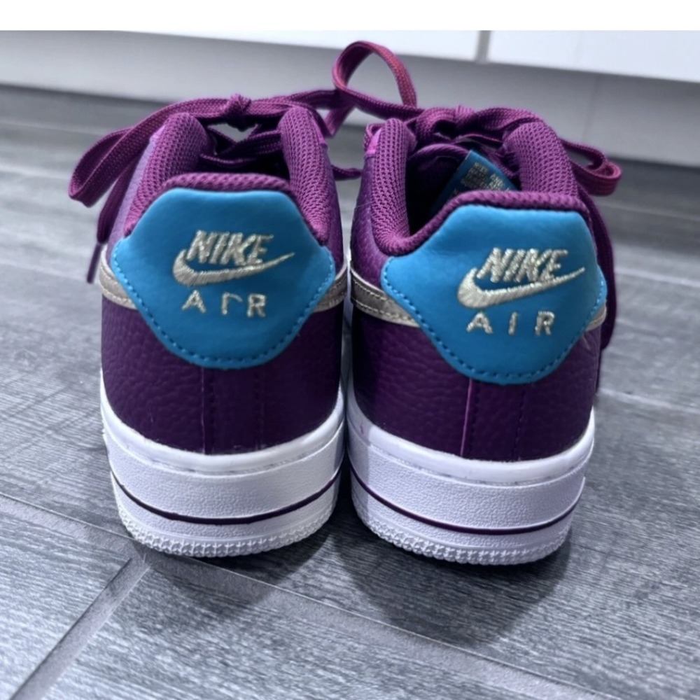 Nike Air Force 1 Low GS‎ "Christmas" Youth Size 4.5 Red Green Women's 6 - Picture 4 of 7